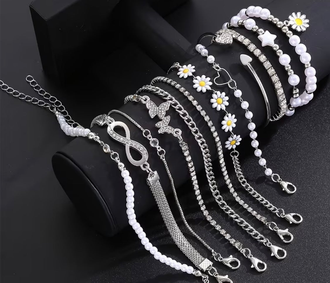 Minimalist Daisy Figure-8 Heart Star and Butterfly Bracelet Set for Women 12pcs Perfect for Dates Vacations and Casual Attire Ideal Gift