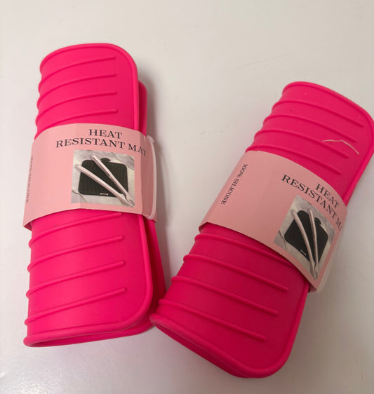 Heat Resistant Hair Iron Mat/ AVAILABLE IN teal Color and pink COLOR $2.00 EACH 🔥