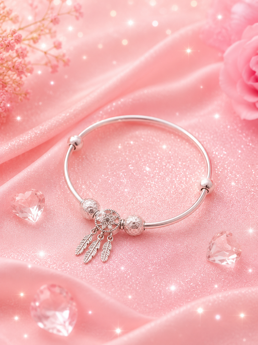 These bracelets are the perfect accessory. Each piece features delicate charms and timeless 🦋details that make it truly special.ADJUSTABLE AND LIGHTWEIGHT $6.00 EACH
